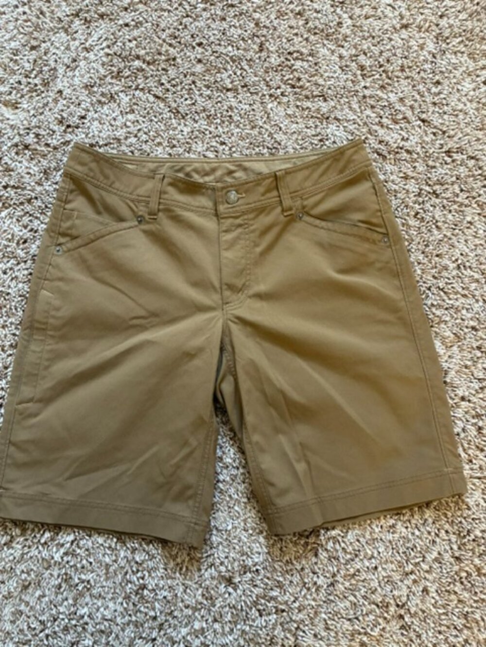Marmot Men's Khaki dress shorts, size 36, LIKE NEW